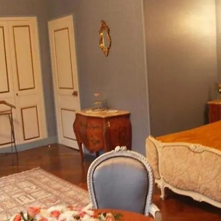 Chambres D'hotes Le Chateau Des Requetes Bed and Breakfast