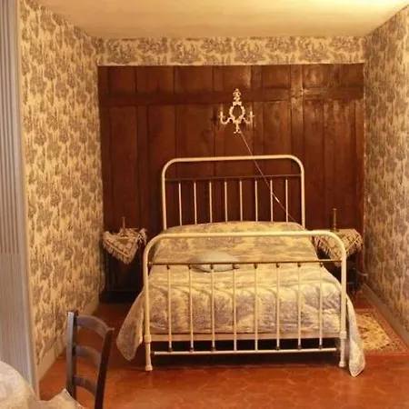 Chambres D'hotes Le Chateau Des Requetes Bed & Breakfast Alencon