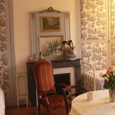 Chambres D'hotes Le Chateau Des Requetes Bed and Breakfast