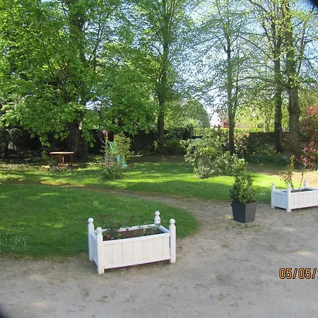 Chambres D'hotes Le Chateau Des Requetes Bed & Breakfast Alencon