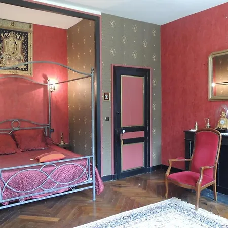 Chambres D'hotes Le Chateau Des Requetes Bed & Breakfast