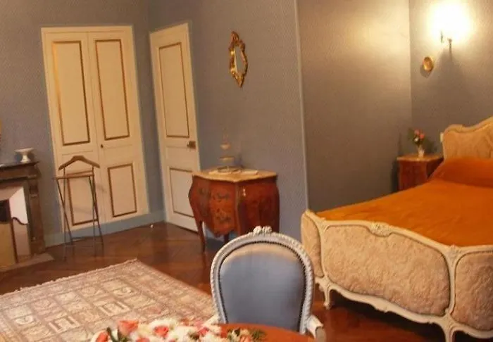 Chambres D'hotes Le Chateau Des Requetes Bed & Breakfast