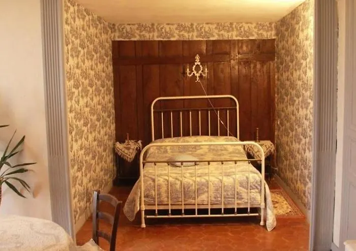 Chambres D'hotes Le Chateau Des Requetes Bed & Breakfast Alencon