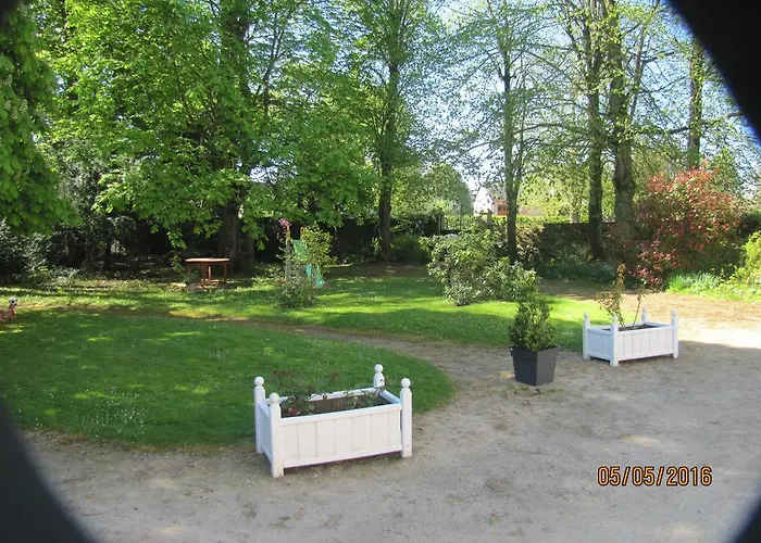 Chambres D'hotes Le Chateau Des Requetes Bed & Breakfast Alencon